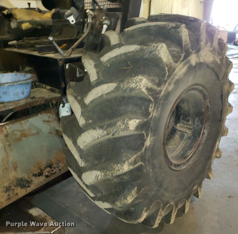 image for item DH2778 2000 New Holland TS110 tractor