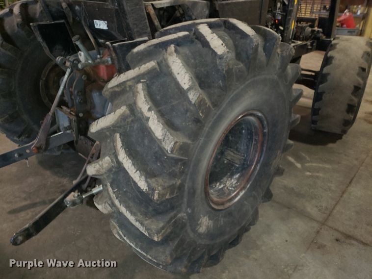 image for item DH2778 2000 New Holland TS110 tractor