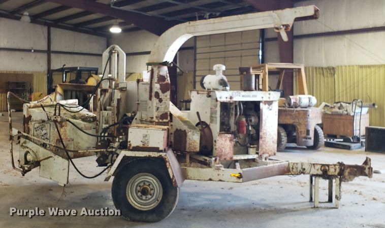image for item DH2779 1994 Bandit 250 wood chipper