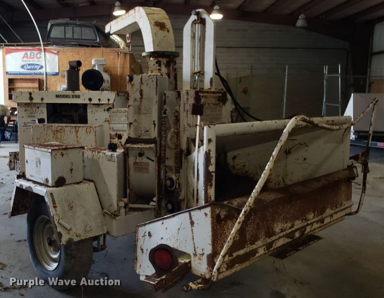 image for item DH2779 1994 Bandit 250 wood chipper