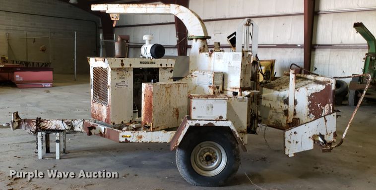 image for item DH2779 1994 Bandit 250 wood chipper
