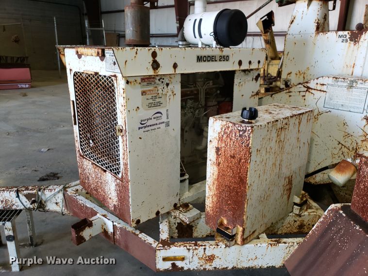 image for item DH2779 1994 Bandit 250 wood chipper