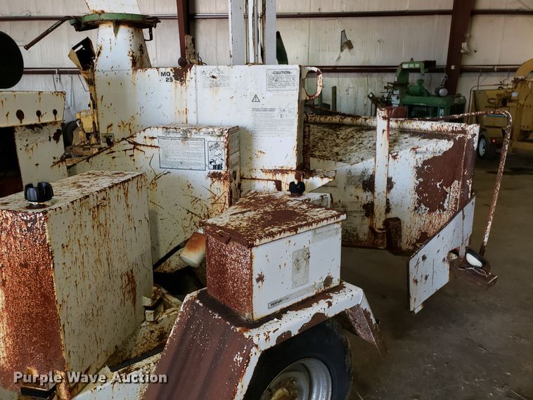 image for item DH2779 1994 Bandit 250 wood chipper