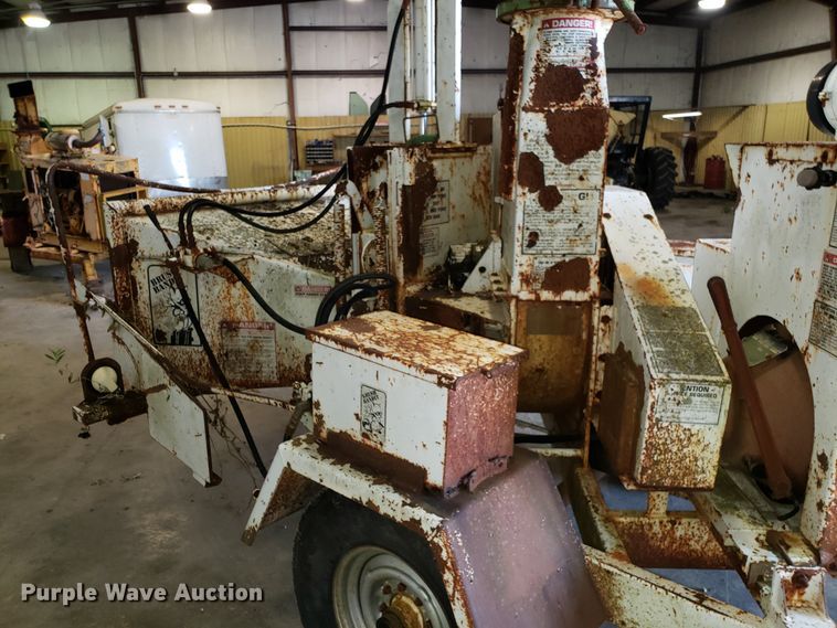 image for item DH2779 1994 Bandit 250 wood chipper