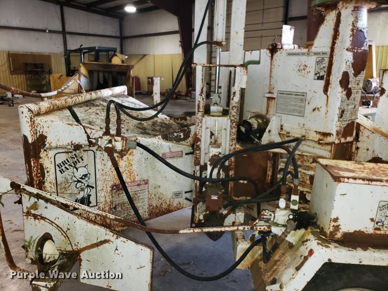 image for item DH2779 1994 Bandit 250 wood chipper