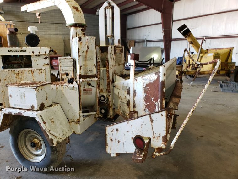 image for item DH2779 1994 Bandit 250 wood chipper