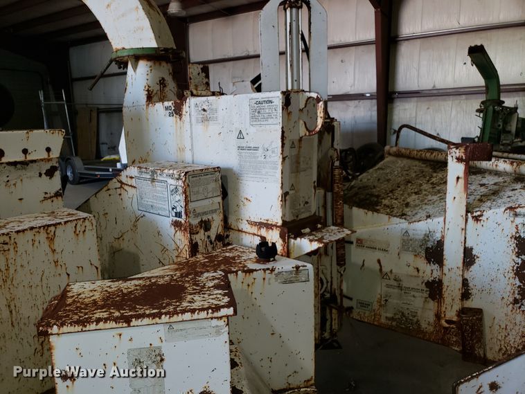 image for item DH2779 1994 Bandit 250 wood chipper