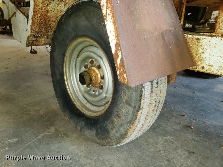 image for item DH2779 1994 Bandit 250 wood chipper