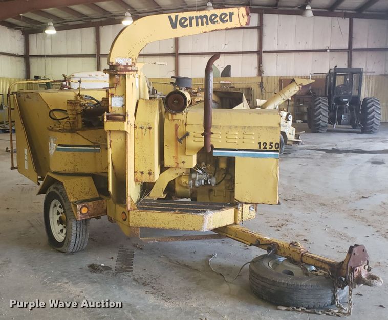 image for item DH2781 Vermeer 1250 wood chipper