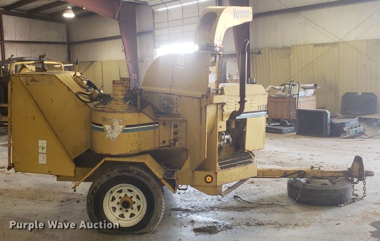 image for item DH2781 Vermeer 1250 wood chipper