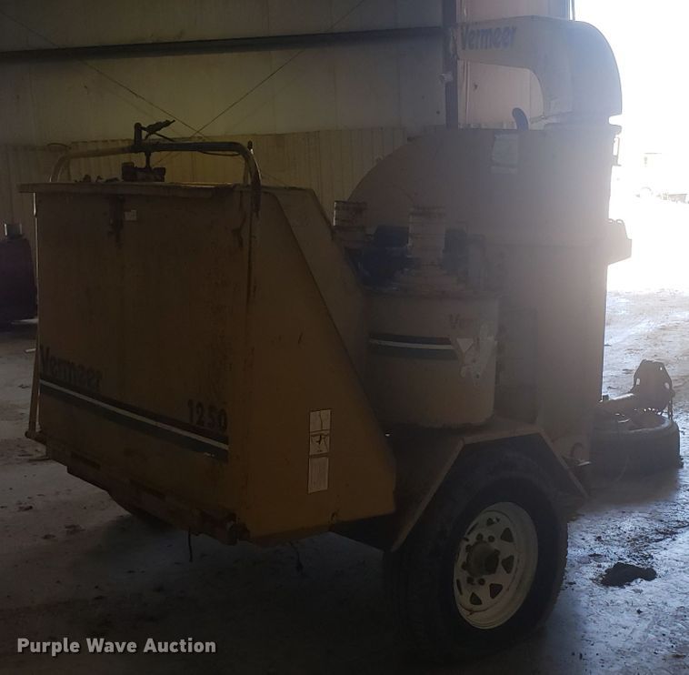 image for item DH2781 Vermeer 1250 wood chipper