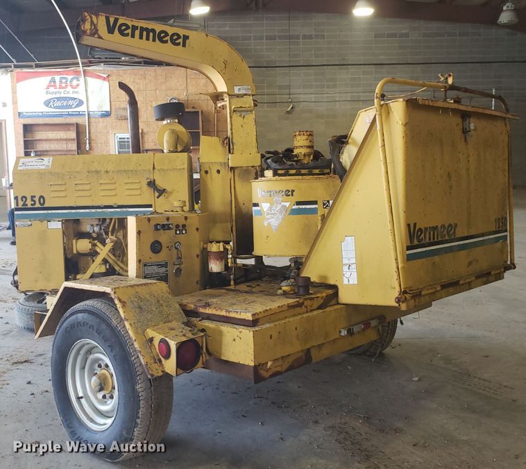image for item DH2781 Vermeer 1250 wood chipper