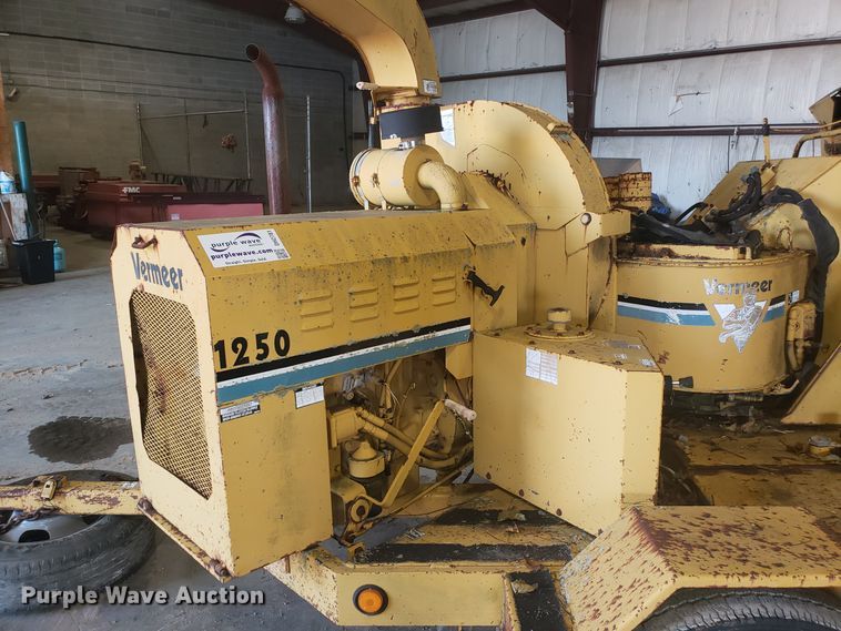 image for item DH2781 Vermeer 1250 wood chipper