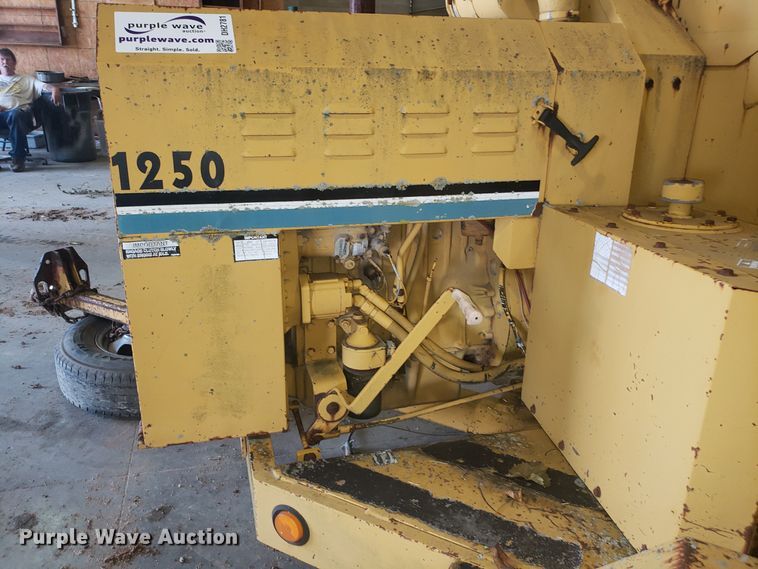 image for item DH2781 Vermeer 1250 wood chipper