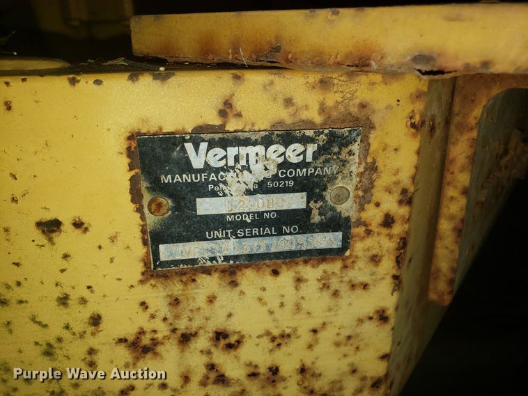 image for item DH2781 Vermeer 1250 wood chipper