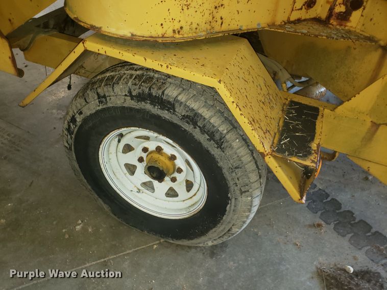 image for item DH2781 Vermeer 1250 wood chipper