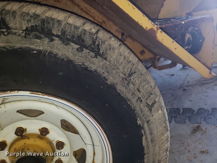 image for item DH2781 Vermeer 1250 wood chipper