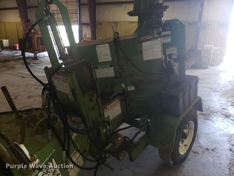 image for item DH2783 1998 Bandit 200TXP wood chipper