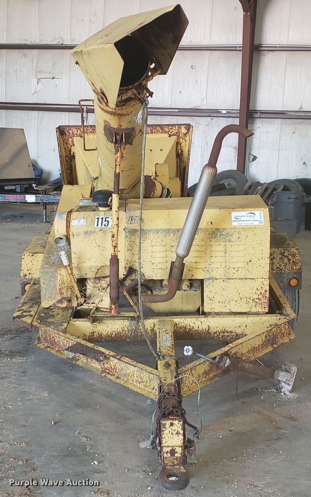 image for item DH2784 1992 Vermeer 1600A wood chipper