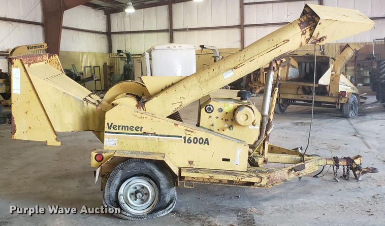 image for item DH2784 1992 Vermeer 1600A wood chipper
