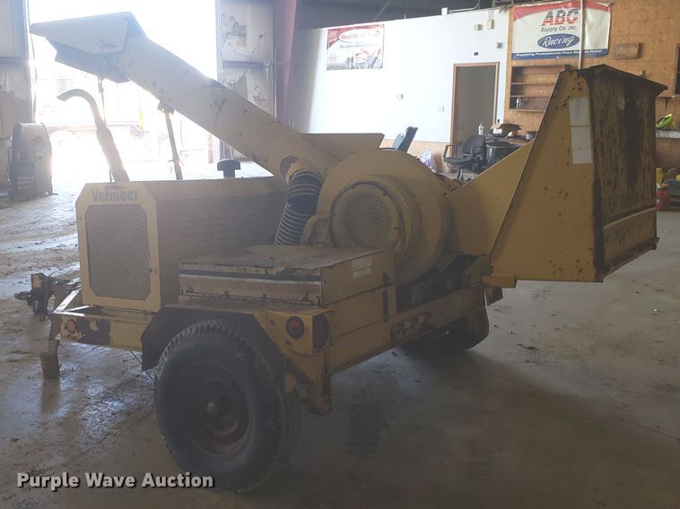 image for item DH2784 1992 Vermeer 1600A wood chipper