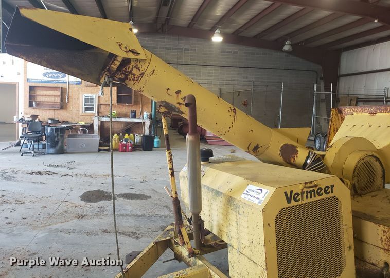 image for item DH2784 1992 Vermeer 1600A wood chipper