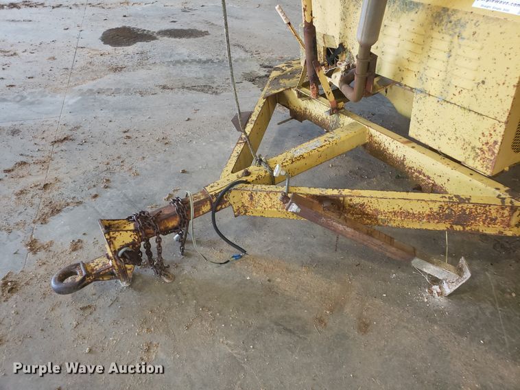 image for item DH2784 1992 Vermeer 1600A wood chipper