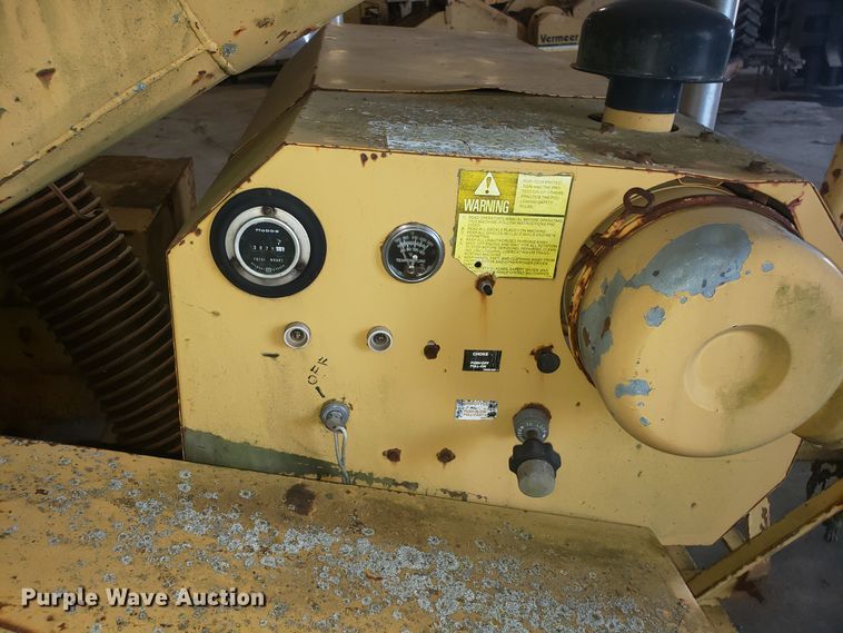 image for item DH2784 1992 Vermeer 1600A wood chipper