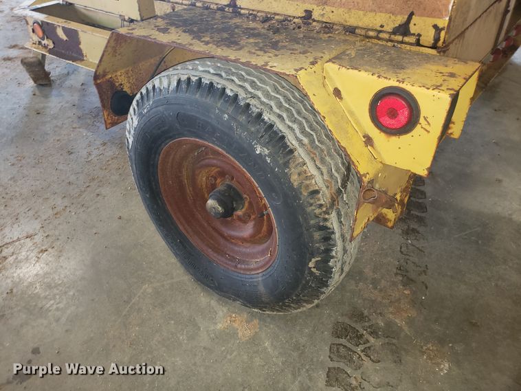 image for item DH2784 1992 Vermeer 1600A wood chipper