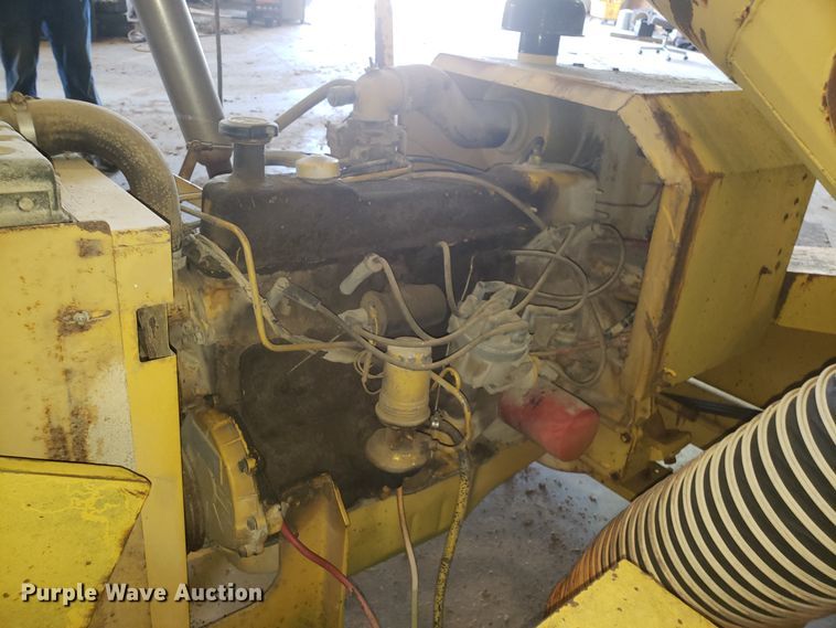 image for item DH2784 1992 Vermeer 1600A wood chipper