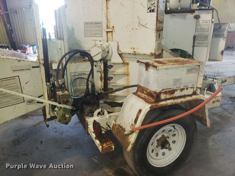 image for item DH2786 1992 Bandit 200T wood chipper