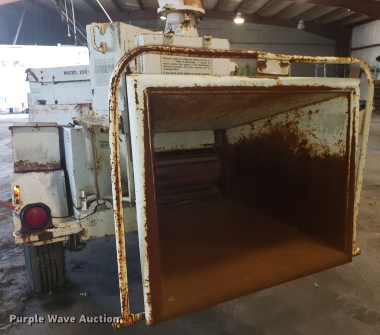 image for item DH2786 1992 Bandit 200T wood chipper