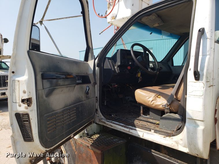 image for item DH2788 1994 Chevrolet Kodiak C6500 bucket  truck