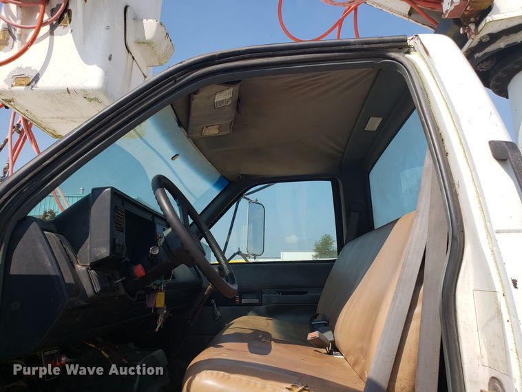 image for item DH2788 1994 Chevrolet Kodiak C6500 bucket  truck