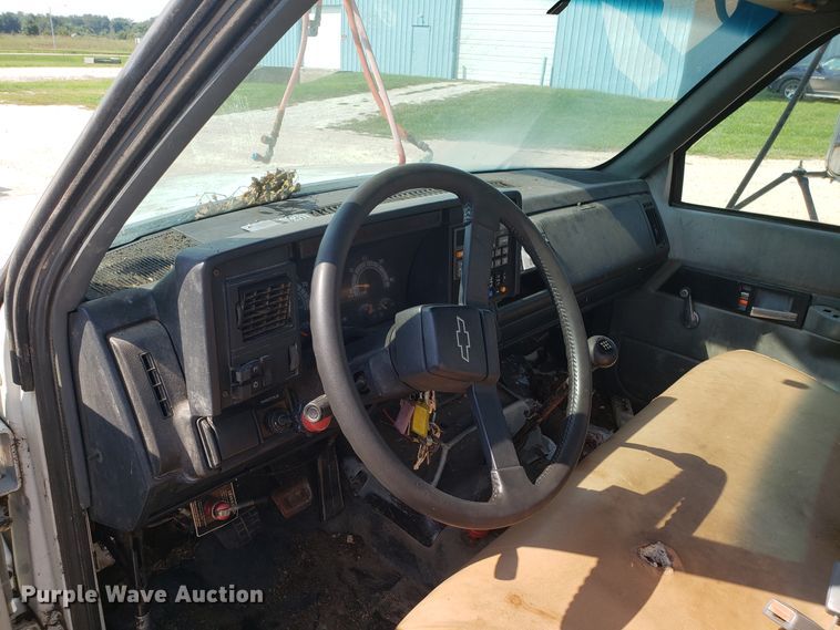 image for item DH2788 1994 Chevrolet Kodiak C6500 bucket  truck