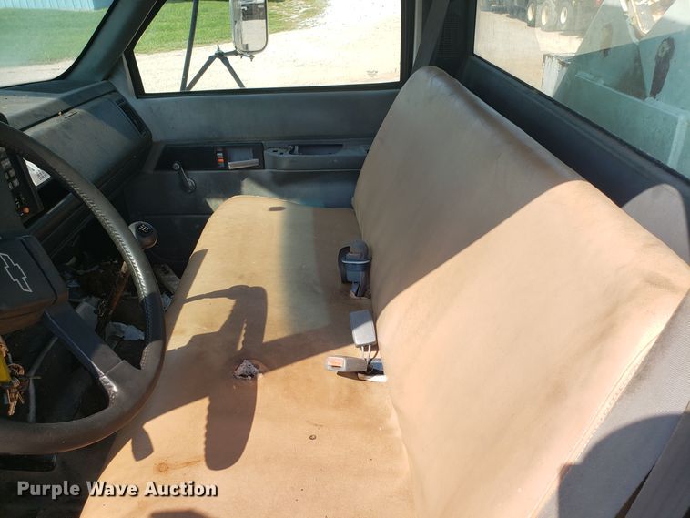 image for item DH2788 1994 Chevrolet Kodiak C6500 bucket  truck