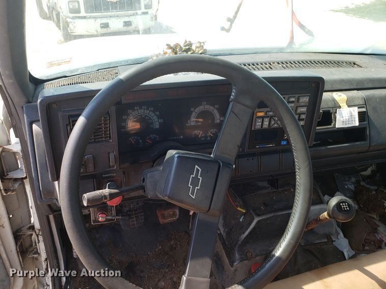 image for item DH2788 1994 Chevrolet Kodiak C6500 bucket  truck