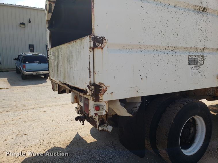 image for item DH2788 1994 Chevrolet Kodiak C6500 bucket  truck