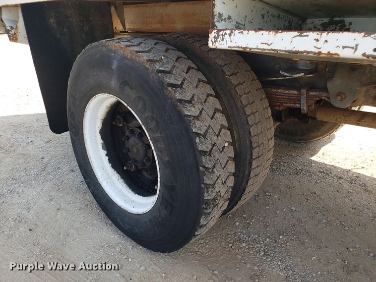 image for item DH2788 1994 Chevrolet Kodiak C6500 bucket  truck