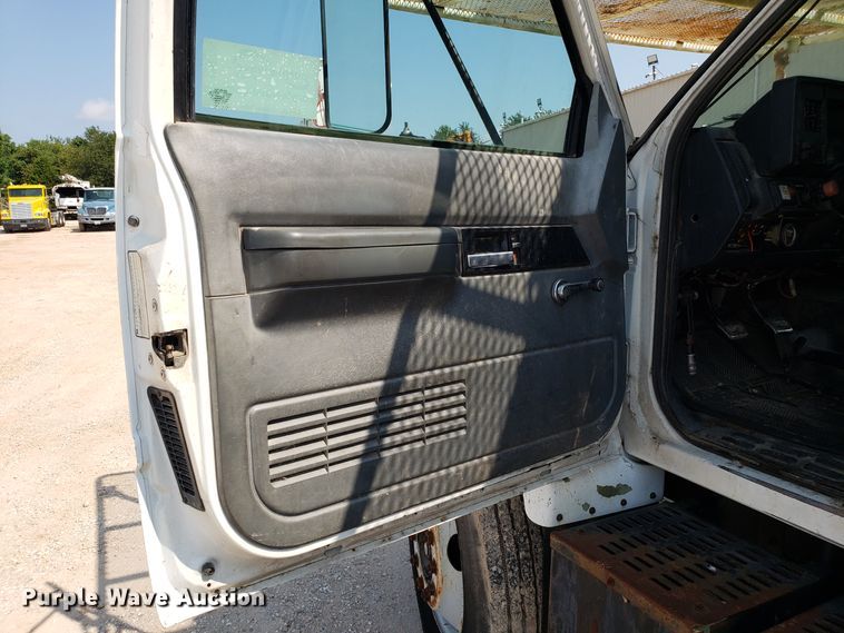 image for item DH2789 1994 Chevrolet Kodiak C6500 bucket truck