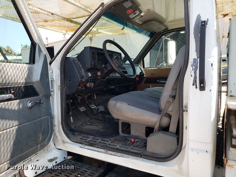 image for item DH2789 1994 Chevrolet Kodiak C6500 bucket truck