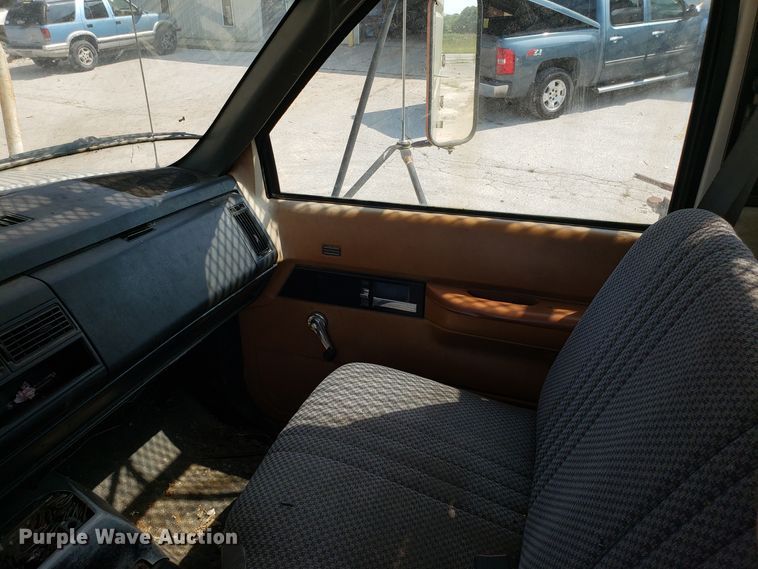 image for item DH2789 1994 Chevrolet Kodiak C6500 bucket truck