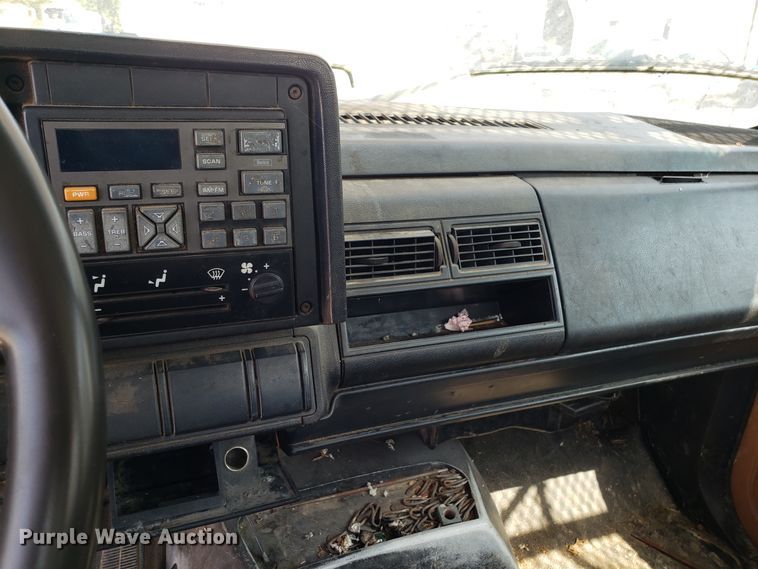 image for item DH2789 1994 Chevrolet Kodiak C6500 bucket truck