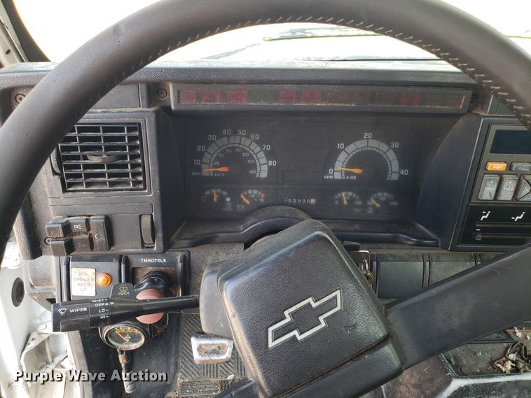 image for item DH2789 1994 Chevrolet Kodiak C6500 bucket truck