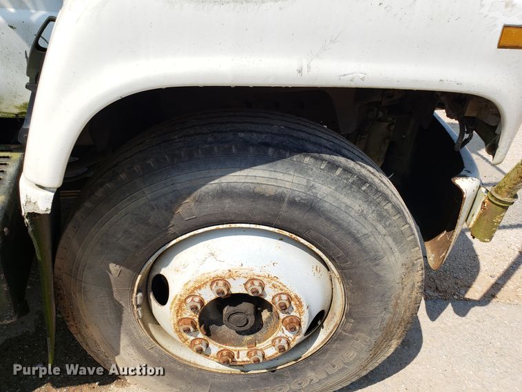 image for item DH2789 1994 Chevrolet Kodiak C6500 bucket truck