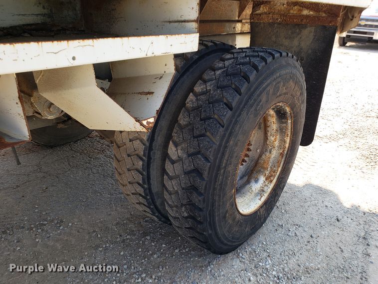 image for item DH2789 1994 Chevrolet Kodiak C6500 bucket truck