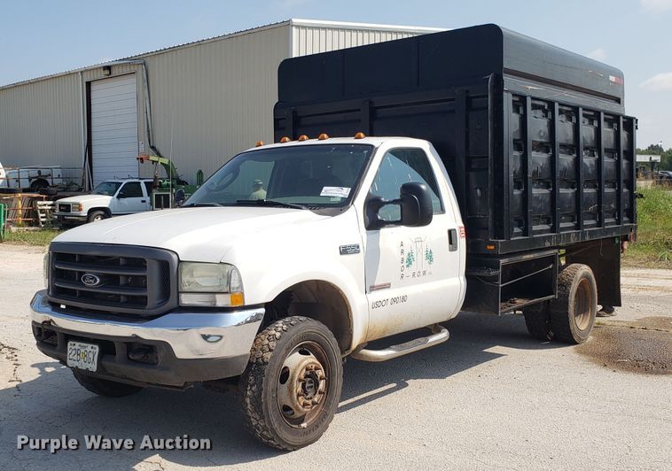 image for item DH2792 2004 Ford F550 Super Duty chipper truck