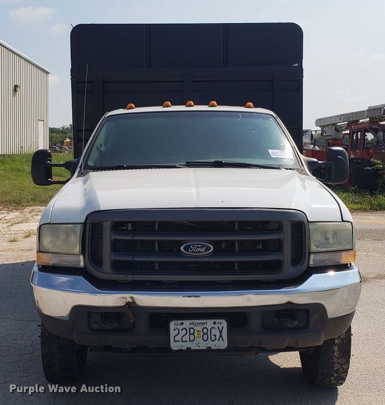 image for item DH2792 2004 Ford F550 Super Duty chipper truck