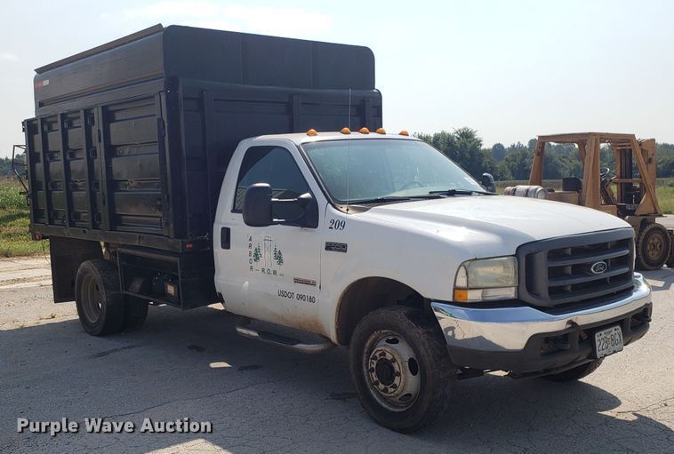 image for item DH2792 2004 Ford F550 Super Duty chipper truck