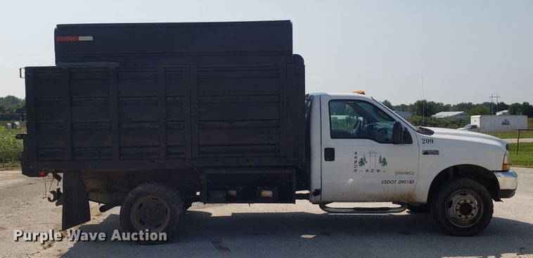 image for item DH2792 2004 Ford F550 Super Duty chipper truck